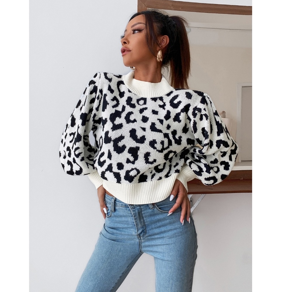 Cheetah Print White Crop Sweater Bishop Sleeve - Picture 3 of 9